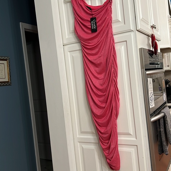 Dark pink dress - Picture 3 of 7